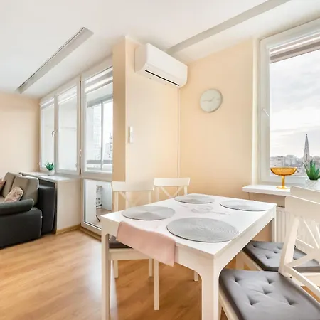 Krasinski Garden Charming By Bookinghost *